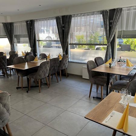 Hotel Restaurant Du Moulin Fleurier エクステリア 写真