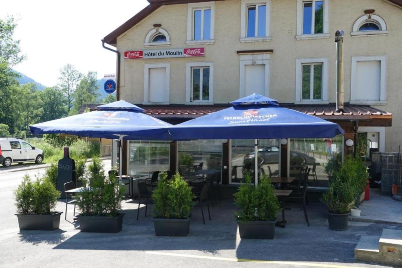 Hotel Restaurant Du Moulin Fleurier エクステリア 写真