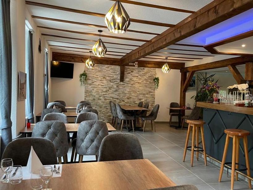 Hotel Restaurant Du Moulin Fleurier エクステリア 写真